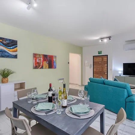 Lägenhet Stylish And Bright 2 Bedroom With Balcony Dcar1-1 *