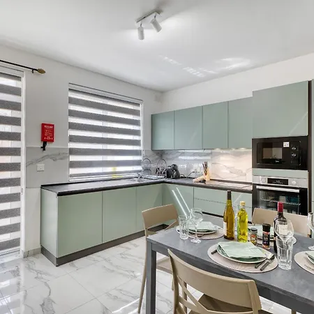 Lägenhet Stylish And Bright 2 Bedroom With Balcony Dcar1-1