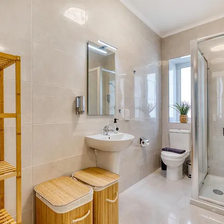 Stylish And Bright 2 Bedroom With Balcony Dcar1-1 *